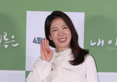 [포토] 염혜란, 아름다운 손인사