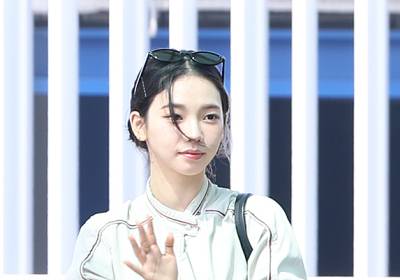 [포토] 에스파 카리나, 요정의 손인사