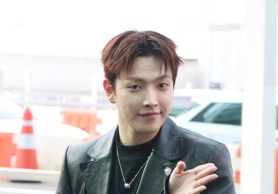 [포토] 에이티즈 홍중, 부드러운 손인사