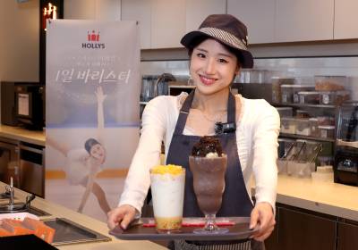 [포토]이해인, 일일 바리스타로 변신!
