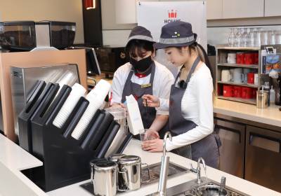 [포토]이해인, 본격적인 바리스타 변신