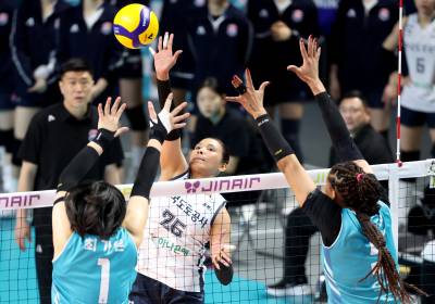 [포토]타나차, 블로킹 피해 연타 공격