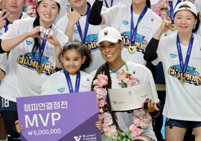 [포토]MVP 실바, 딸과 함께