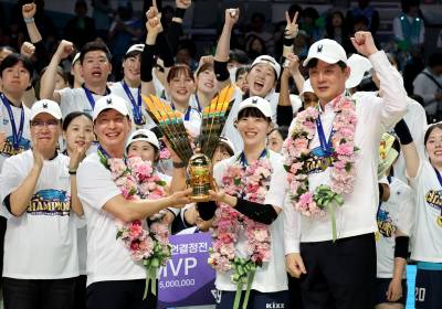 [포토]GS칼텍스, 우승트로피와 함꼐