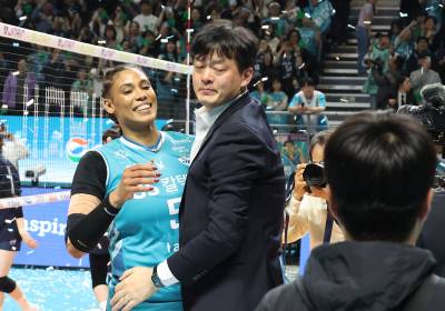 [포토]GS칼텍스 이영택 감독, 실바와 포옹 중 울컥