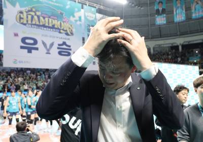 [포토]오열하는 이영택 감독