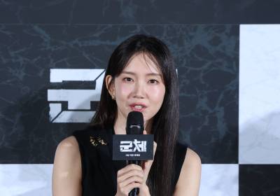 [포토] 인사말 하는 신현빈