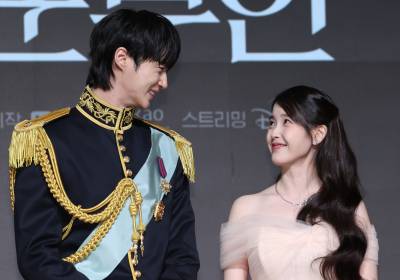 [포토] 변우석-아이유, 설레는 눈맞춤