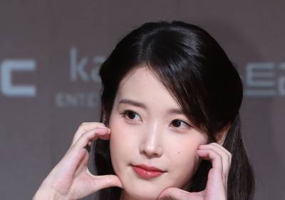 [포토] 아이유, 사랑스러운 볼하트 두 방