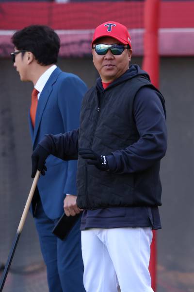 '적'으로 최형우 만나는 KIA, 이범호 감독 "함께한 시간 길었다, 첫 경기는 봐주지 않겠나" [IS 광주]