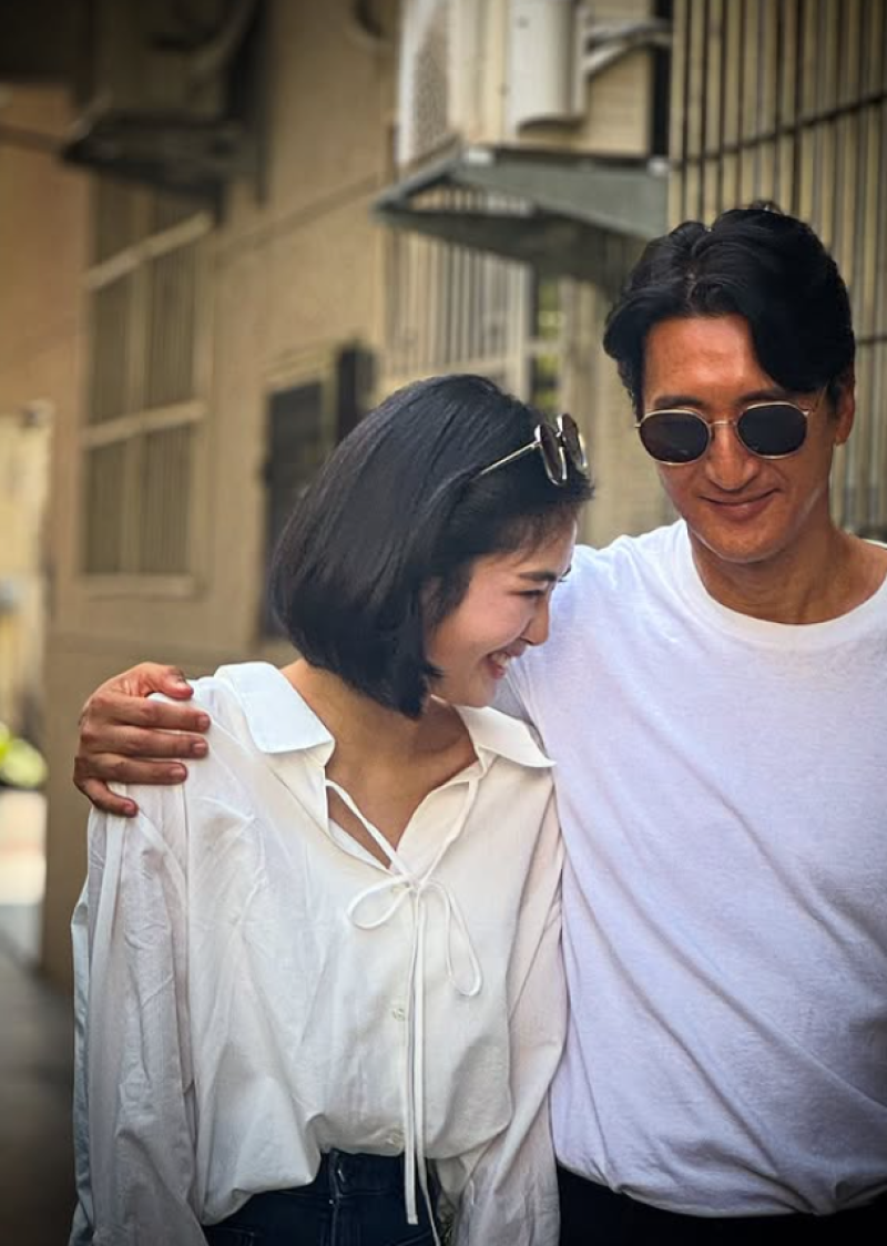 신현준, 대만 여성과 길거리 포착…팔짱+어깨동무, 무슨 사이? [IS하이컷]