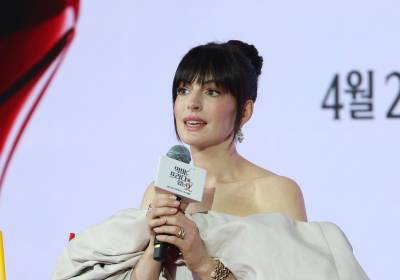 [포토] 인사말 하는 앤 해서웨이