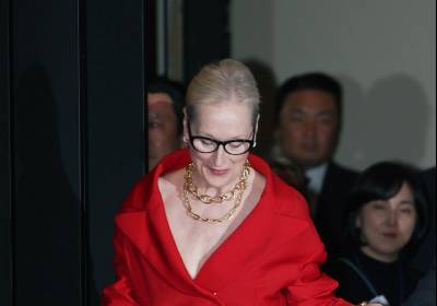 [포토] 에스코트 받으며 입장하는 메릴 스트립