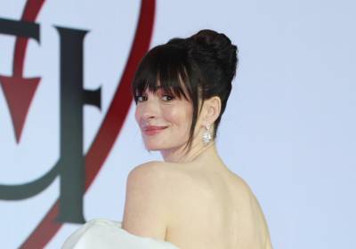 [포토] 앤 해서웨이, 멋지게 드러낸 뒤태