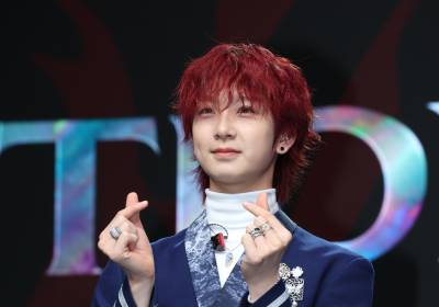 [포토] 앰퍼샌드원 카이렐, 앙증맞은 손가락 하트