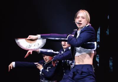 [포토] 앰퍼샌드원 최지호, 부채 퍼포먼스