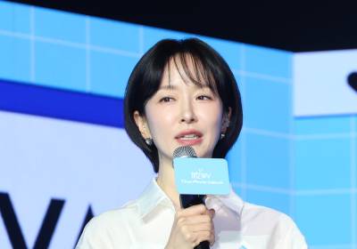 [포토] 박선영, 하츠웨이브 미니 1집 '더 퍼스트 웨이브' 쇼케이스 진행 맡았어요