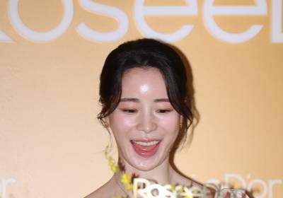 [포토] 임지연, 예쁜 생화 선물에 미소가 활짝~