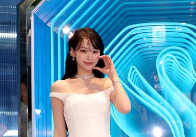 [포토]김채원, 화이트 미니드레스로 청순미 가득