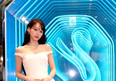 [포토]김채원, 오늘은 봄꽃