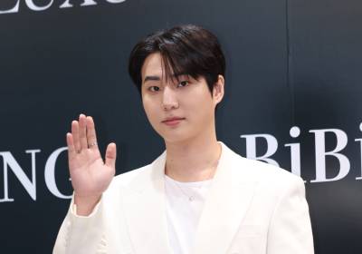 [포토] 영케이, 멋진 손인사