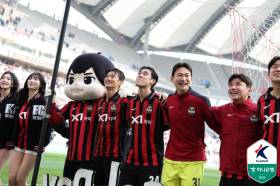 [IS 스타] 서울 주장 완장의 무게감…김진수 “내가 빛나려고 찬 게 아니야, 모든 선수의 힘 필요”