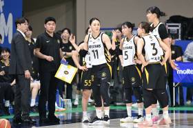 KB, 우리은행에 3연승→챔프전 선착…‘통합 우승’ 보인다