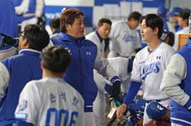 '홈런 맞고 웃어?' 41세 강민호 설레게 한 19세 장찬희, "던지고 싶은 공 맞아서 후련" 신인 맞아? 