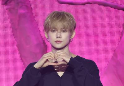 [포토] 투모로우바이투게더 연준, 시크한 손하트