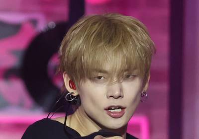 [포토] TXT 연준, 설레는 손가락