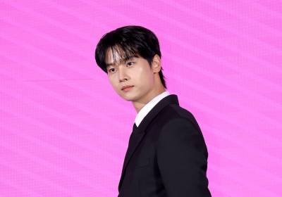 [포토]차학연, 자세는 완벽 선생님