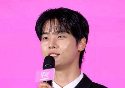 [포토]차학연, 촬영장 분위기 너무 좋아