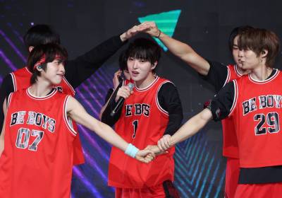 [포토] 비보이즈 타쿠마-민준, 윤서 바라보는 스윗한 눈빛