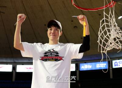 친정 울리고 첫 우승 이끈 LG 허일영, 챔프전 MVP 선정