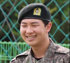 'RM 맞아?' 부은 얼굴 이유 "새벽 2시에.."