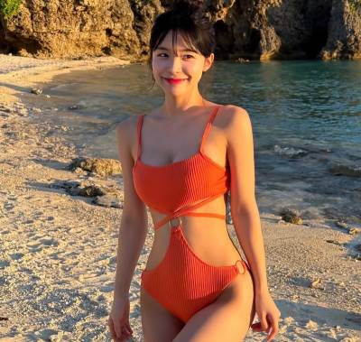 이다혜, 과감한 모노키니로 '해변 여신' 등극