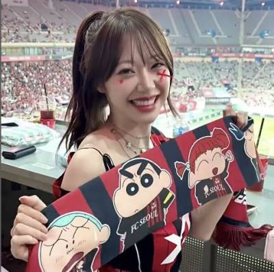 물총 대신 축구공! 워터밤 여신 지원, 경기장 강타한 '청량함'