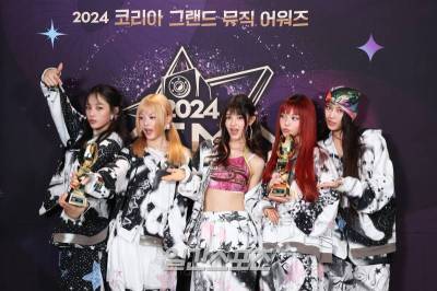 뉴진스 전원, 전속계약 분쟁 1년 만에 '백기'..왜?